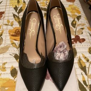 Jessica Simpson 3 inches 8.5 M Rumba snake Patent Pointy Toe Pump.